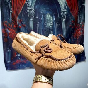 UGG Dakota Women's 8 Brown Suede Leather Shearling Lined Moccasin Boat Shoes